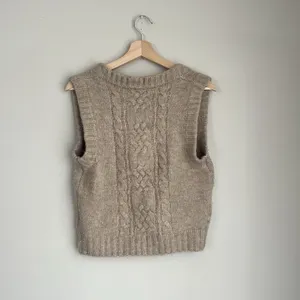 ASTR The Label V Neck Sweater Vest Size Small thumbnail 4