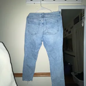 Size 6 Old navy boyfriend distressed jeans thumbnail 2