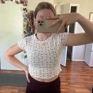 Tilly's Cropped floral shirt thumbnail 2