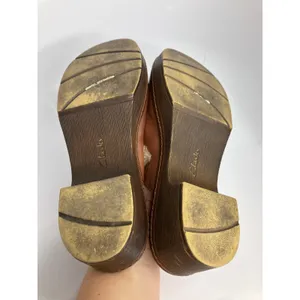 Clarks Clogs Women 10 Brown Good Leather Faux Shearling Trim Platform Mules thumbnail 6