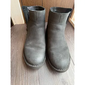 Black Ankle Boots with Zipper Closure, Casual Everyday Style‎ Ugg size 8 thumbnail 2