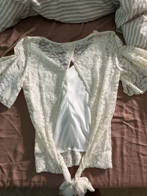 Lace top thumbnail 2