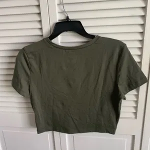 Green Wild fable crop in size Large NWT thumbnail 2