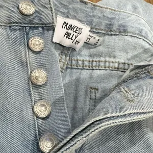 Princess Polly Raw Hem Button Fly Straight Jeans Women’s 4 thumbnail 3
