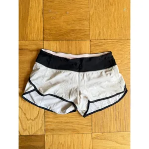 Lululemon Speed Short *4-way Stretch 2.5" Nimbus Puff Size 4 GUC thumbnail 3