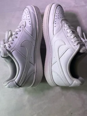 Nike White Mesh Low-Top Sneakers with Black Logo thumbnail 7