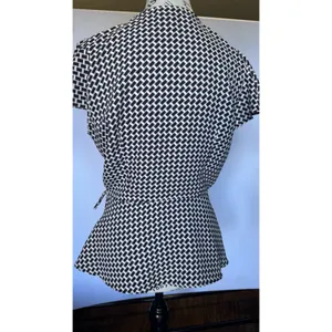 Tommy Hilfiger Women's M Wrap Blouse Geometric Print Flutter Sleeve Tie Waist thumbnail 9