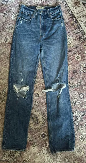 Abercrombie Ultra High-Rise 90s Straight Jeans Dark Wash Ripped thumbnail 1