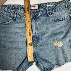 Wrangler Womens Size 16 Blue Distressed Denim Roll Shorts Raw Hem thumbnail 7