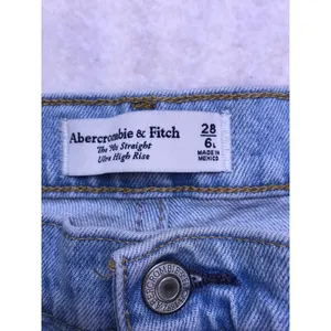 Abercrombie & Fitch 90s Straight Jeans‎ Women 28/6L Light Blue Ripped thumbnail 2