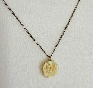 Vintage Dainty Flower Pendant Necklace Rocky Mountain Crown Made in USA thumbnail 2