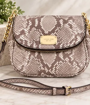 Michael Kors Leather Snakeskin Embossed Bedford crossbody Bag Zip Flap EUC thumbnail 1