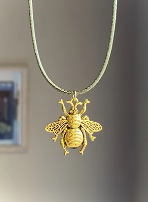 Handmade gold tone bee boho funky vintage antique style simple necklace🐝🧡 thumbnail 1