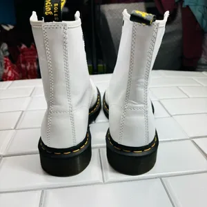 Dr/Doc Martens 1460 SMOOTH LEATHER LACE UP BOOTS‎ US 7 White thumbnail 5