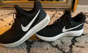⚠️SOLD⚠️gym shoes Black Size 8.5 thumbnail 4