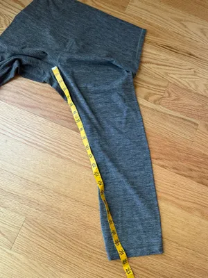 Lululemon Cropped Aligns Gray Heathered Leggings Size 10 | Y2K Capri thumbnail 4