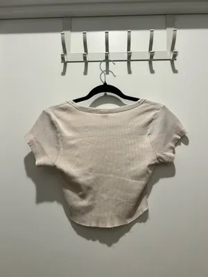 V-Neck Crop Top Garage Ribbed thumbnail 3