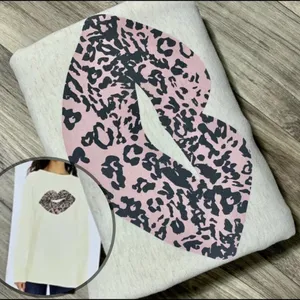 Wildfox Leopard print kiss lips oversized statement sweatshirt size medium thumbnail 1