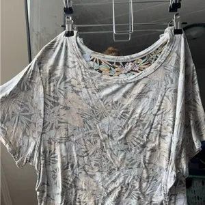 American Eagle Floral Women's Top thumbnail 1