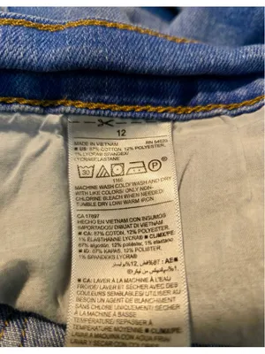 Old Navy Women’s 12 Boyfriend Denim Shorts Blue Cuffed High Rise thumbnail 5