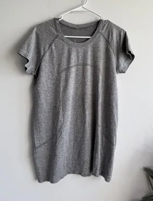 Lululemon Swiftly Tech Short Sleeve 2.0 Heathered Grey Activewear Shirt Size 12 thumbnail 1