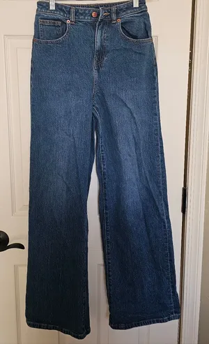 Pink Vs Jeans thumbnail 1