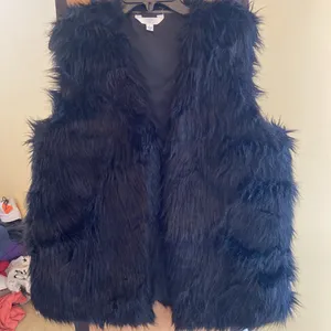 NWOT faux fur shag black lined vest L never worn like new thumbnail 2