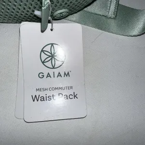 GAIAM Crossbody Belt Bag‎ Adjustable Microfiber Mint/Green Waist Fanny Pack NWT thumbnail 2