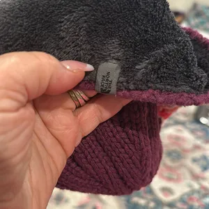 The North Face Multicolored White Pink Reversible Knit Fleece Hat thumbnail 6