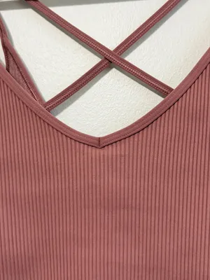 Vuori Ribbed Crop Tank Top Size Medium in Rosewood thumbnail 4
