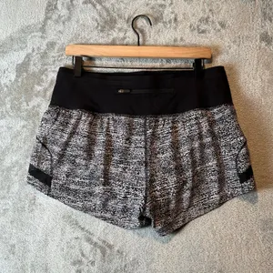Lululemon Pace Perfect‎ Short (3") Air Time White Black Size 10 thumbnail 3