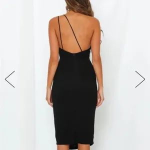 NWT Hello Molly Taking it Back Dress in Black‎ Midi Length (Size XS US2) thumbnail 2