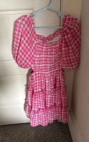 Art class, pink and white pattern dress side, cut outs thumbnail 1