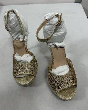 Womans New In Box Delicious Cadence Stiletto Formal Sandals Size 9 Gold thumbnail 1