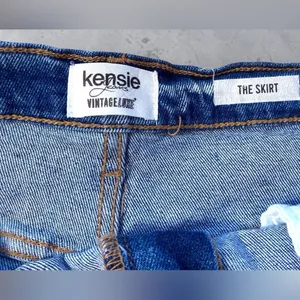 Kensie Jeans "The Skirt" | Vintage Luxe | Denim Mini Skirt | Distressed size 16 thumbnail 2