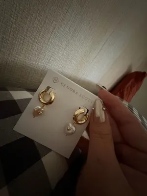 BNWT Kendra Scott Sasha Heart in Gold Huggies w/Pearl Heart Charm $90 thumbnail 3