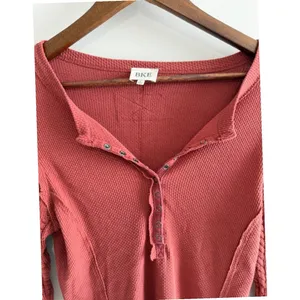 BKE Henley Top Red Waffle Cable Knit Boho Textured Long Sleeve Thermal Small thumbnail 4