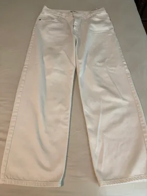Zara White Denim Jeans thumbnail 1