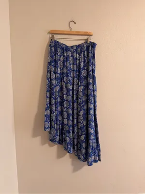 Vince Camuto Blue Floral Asymmetrical Midi Skirt thumbnail 3