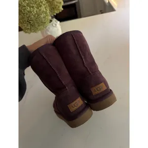 UGG Classic Short II in Port Purple Boots Size 6 thumbnail 4