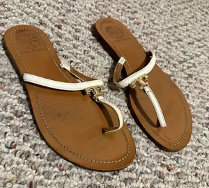 Tory Burch Sandals Melinda T Strap Flip Flops Half Moon Tory Medallion- Size 7 thumbnail 1