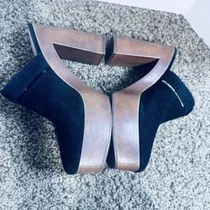 Gianni Bini 6.5 Sotelo Platform Mules Black Suede Buckle Block Heels Boho Chunky thumbnail 3