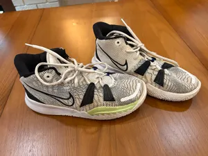 Nike Basketball Shoes thumbnail 5