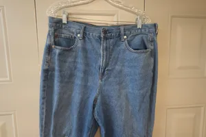 American Eagle Outfitters mom jean raw hem jeans denim in blue size 14. thumbnail 6