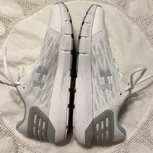 Under Armour Charged Rogue Running Sneakers Woman’s 10 White Gray thumbnail 7
