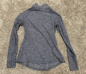 Lululemon Long Sleeve Women’s 6 thumbnail 1