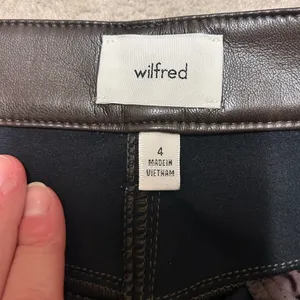 Aritzia The Melina Cropped Pant mocha brown. NWOT never been worn! thumbnail 6