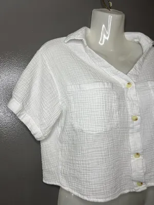 Love Notes Shirt Womens Small White Textured Gauze Button Front Cropped Top thumbnail 2