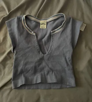 Urban Outfitters Top thumbnail 1