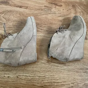 DV Dolce Vita wedge heel ankle booties‎ thumbnail 11
